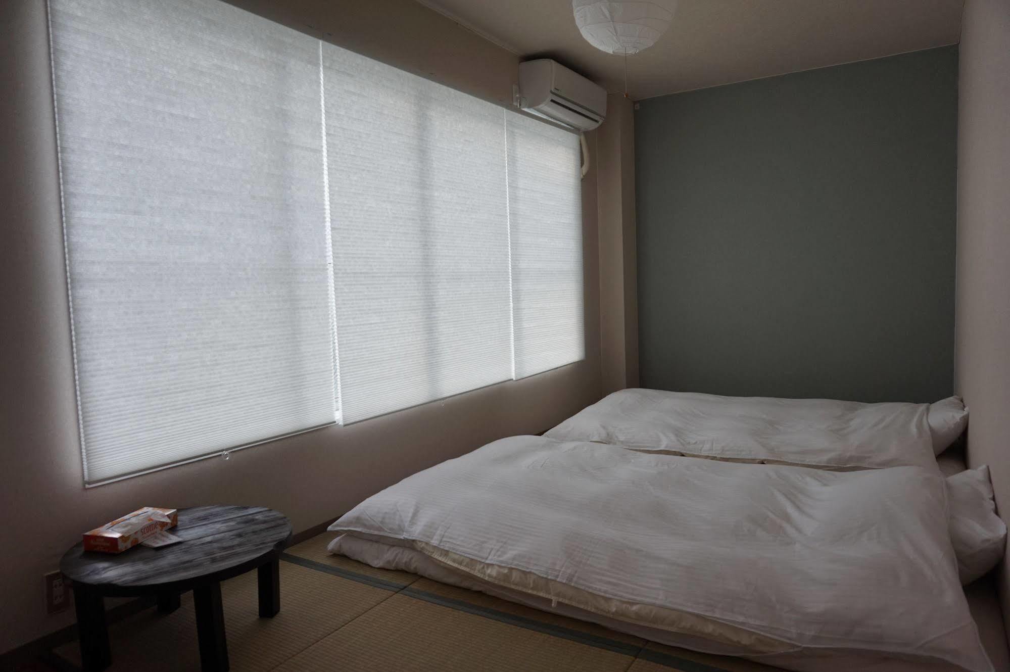 Uni Hostel Osaka Esterno foto