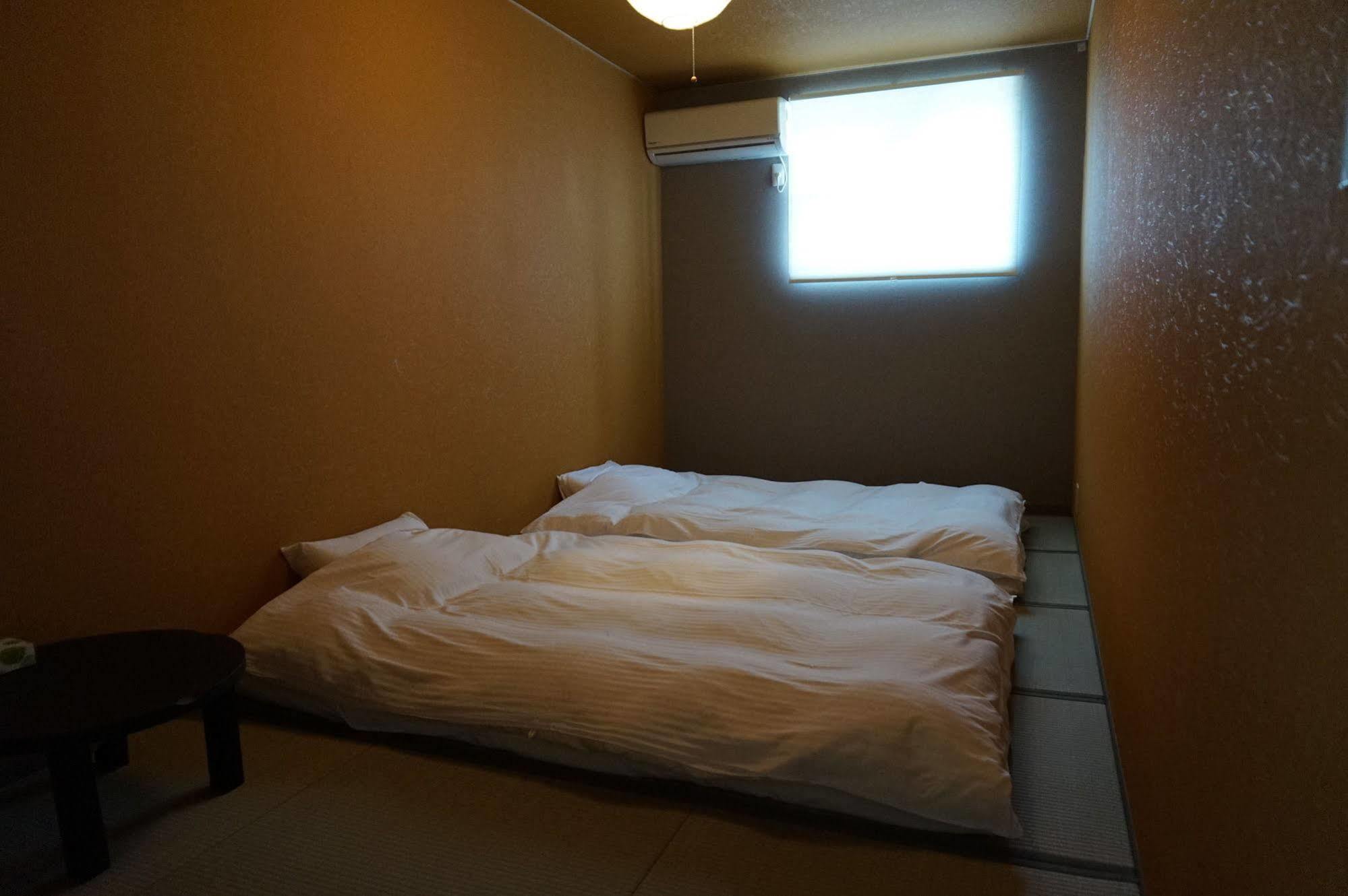 Uni Hostel Osaka Esterno foto
