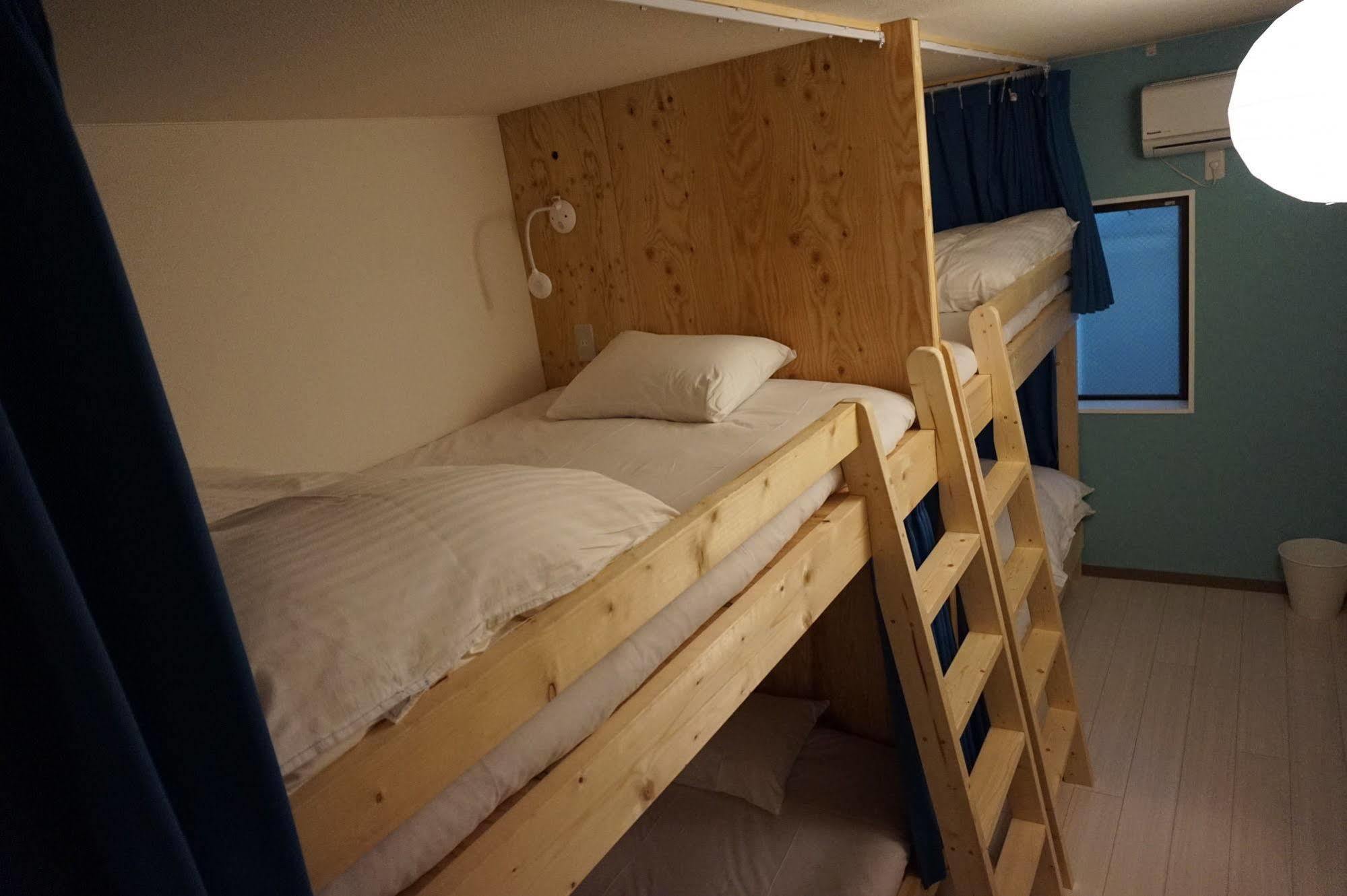 Uni Hostel Osaka Esterno foto
