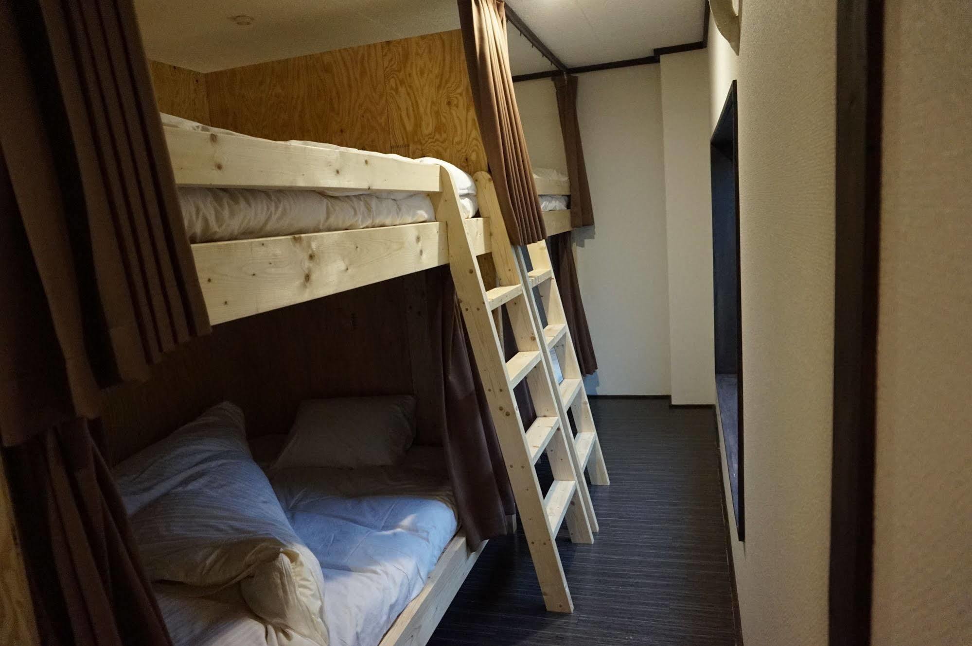Uni Hostel Osaka Esterno foto