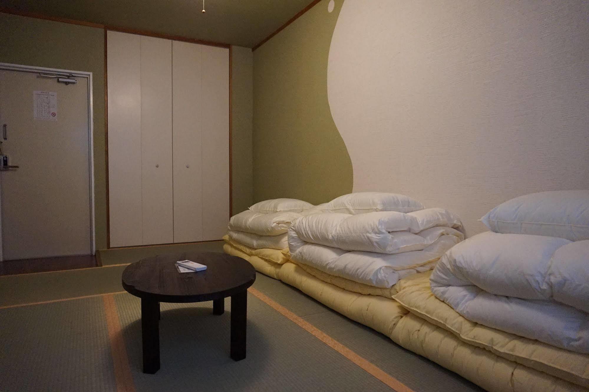Uni Hostel Osaka Esterno foto
