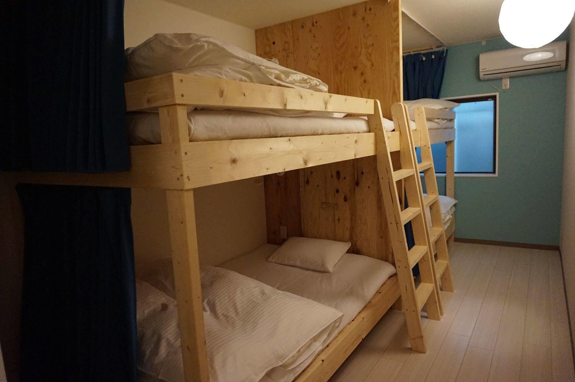 Uni Hostel Osaka Esterno foto