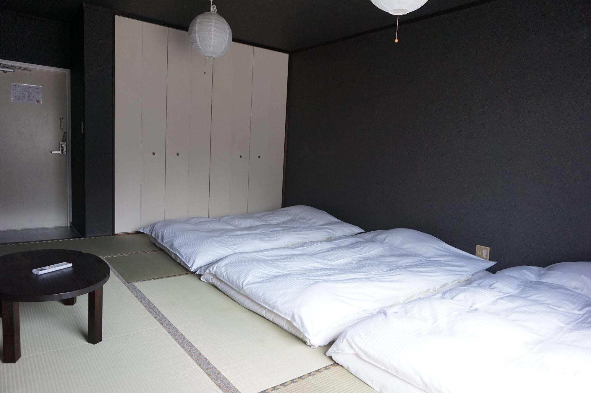 Uni Hostel Osaka Esterno foto