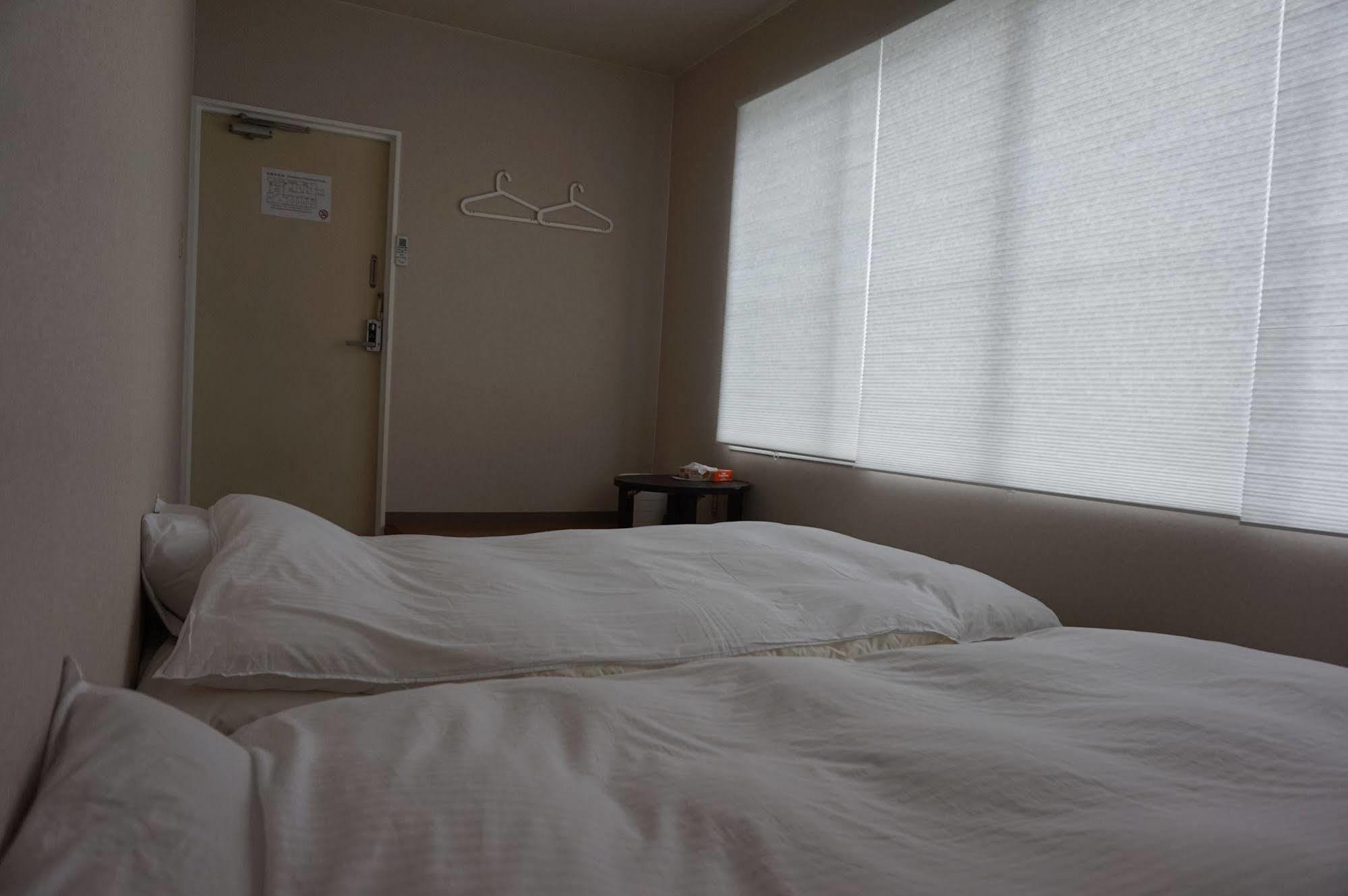 Uni Hostel Osaka Esterno foto